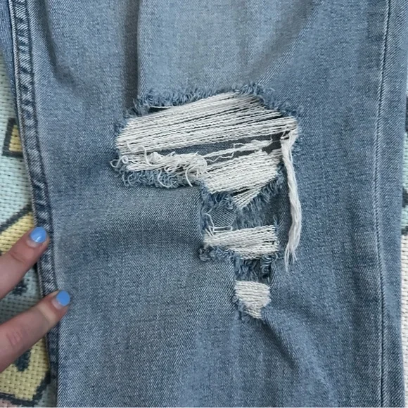 Abercrombie & Fitch Stretch Ripped Curve Love The Mom High Rise Jeans - Picture 10 of 16